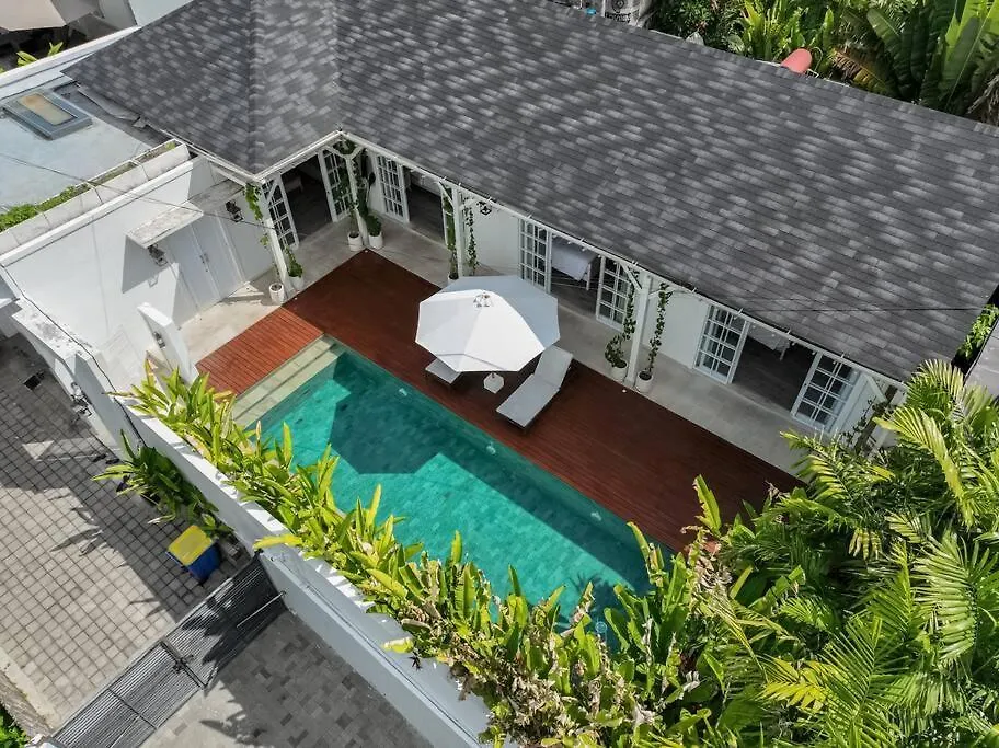 Blanc Mediterranean: 3Br In Central Canggu Villa